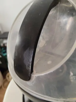 Cafetera Dolce Gusto Negra y Plateada