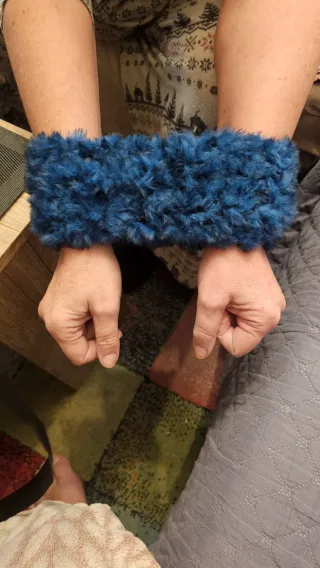 Cuello lana tipo piel azul/teal