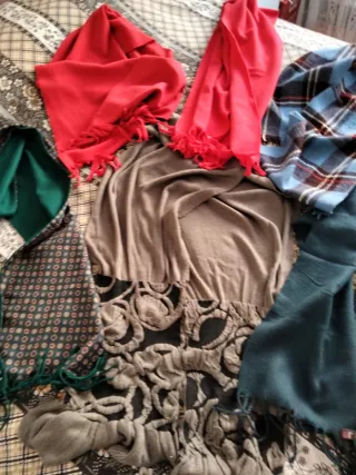 Lote de bufandas variadas