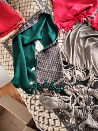 Lote de bufandas variadas