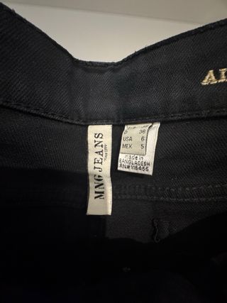 Vaqueros negros Mango