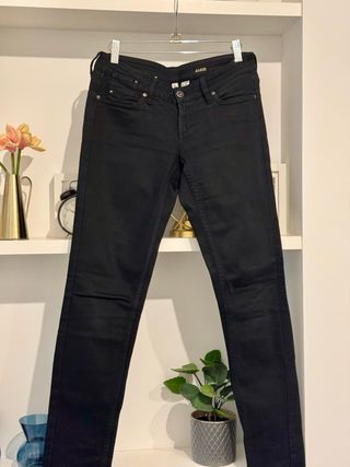 Vaqueros negros Mango