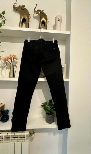 Vaqueros negros Mango