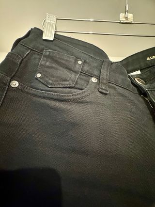 Vaqueros negros Mango