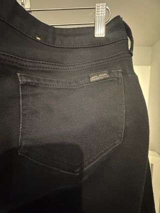 Vaqueros negros Mango