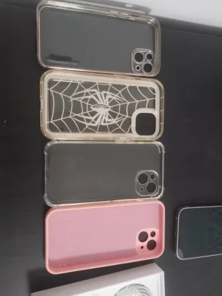 iPhone 13 Rosa + cascos originales de apple + 4 fu