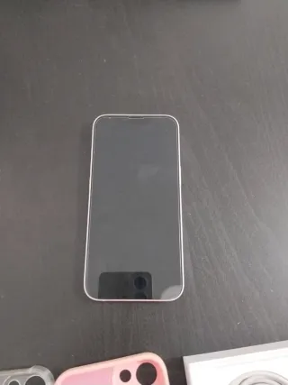 iPhone 13 Rosa + cascos originales de apple + 4 fu