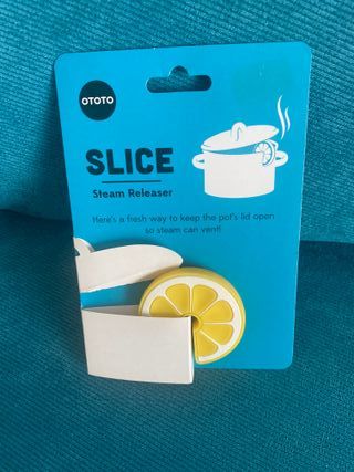 Solleva coperchio in silicone giallo Ototo Slice