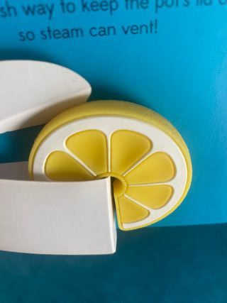 Solleva coperchio in silicone giallo Ototo Slice