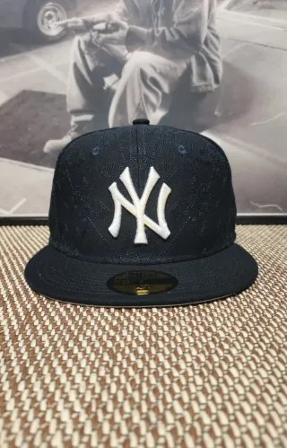 Gorra New Era 59Fifty Negra y Blanca Talla 7.1/4