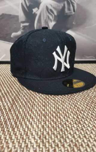 Gorra New Era 59Fifty Negra y Blanca Talla 7.1/4