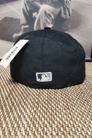 Gorra New Era 59Fifty Negra y Blanca Talla 7.1/4