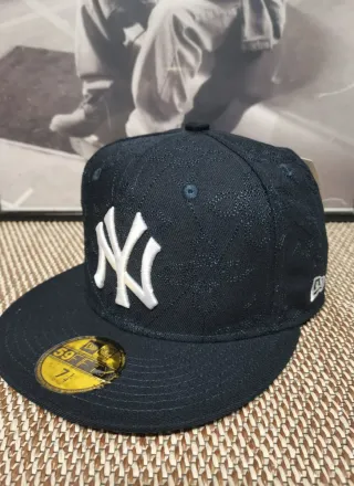 Gorra New Era 59Fifty Negra y Blanca Talla 7.1/4