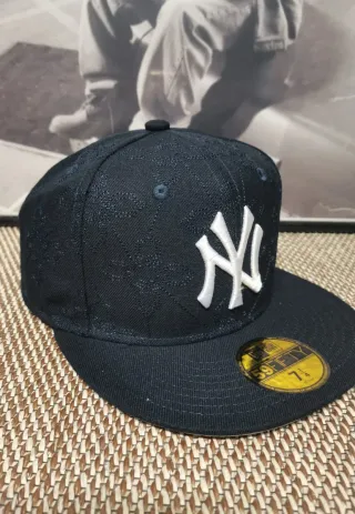 Gorra New Era 59Fifty Negra y Blanca Talla 7.1/4