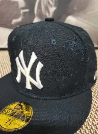 Gorra New Era 59Fifty Negra y Blanca Talla 7.1/4