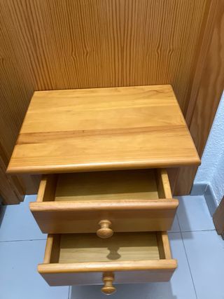 2 Mesillas de noche de pino