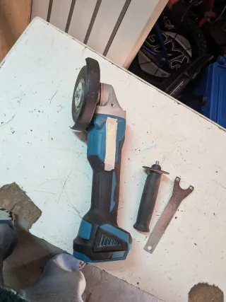 Smerigliatrice angolare stile Makita a batteria fl