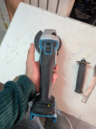 Smerigliatrice angolare stile Makita a batteria fl