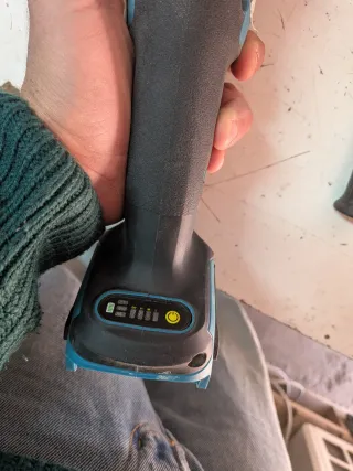 Smerigliatrice angolare stile Makita a batteria fl