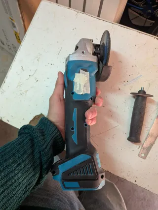 Smerigliatrice angolare stile Makita a batteria fl