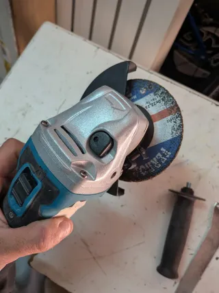 Smerigliatrice angolare stile Makita a batteria fl