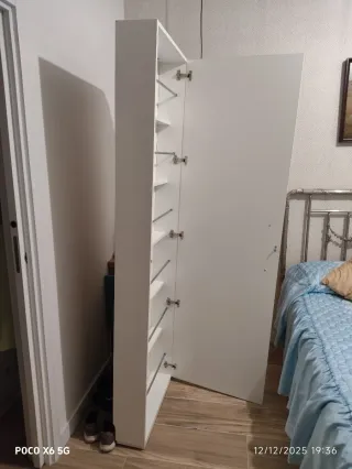 Zapatero blanco con espejo