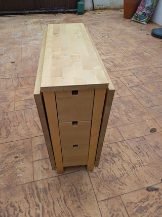 Mesa de madera plegable con cajones