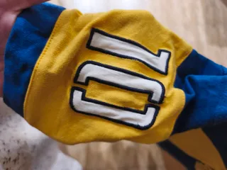 Camiseta Polo Hombre Azul y Amarillo.