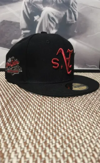Gorra New Era 59Fifty Negra Roja Talla 7.1/2