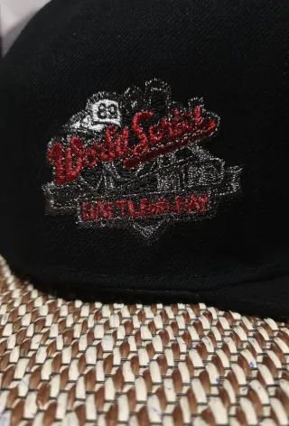 Gorra New Era 59Fifty Negra Roja Talla 7.1/2