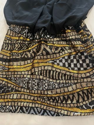 Vestido corto negro y dorado lentejuelas