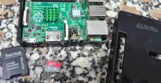 Raspberry Pi 2 B+ con carcasa y tarjeta Sd 16GB