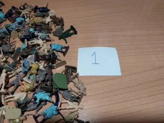 Soldatini di plastica assortiti 1/72