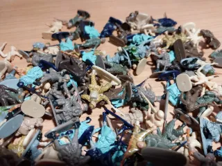 Soldatini di plastica assortiti 1/72