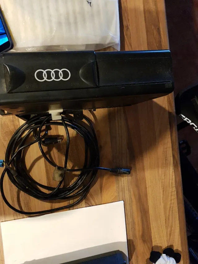 Cargador CD Audi 100 A6 S6 C4 + Cable