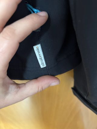 Cortavientos negro Quechua