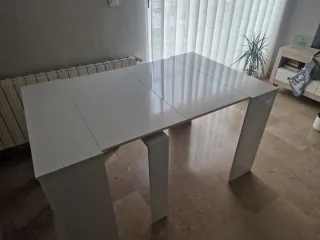 Tavolo da soggiorno o cucina