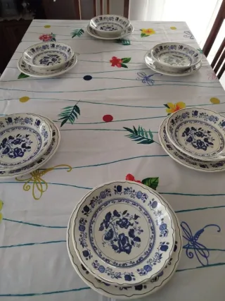 set servizio di piatti in ceramica decorato