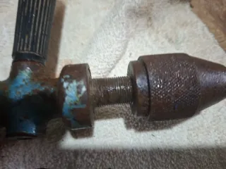 Taladro manual antiguo