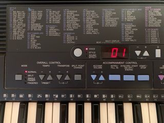 Teclado Yamaha con soporte