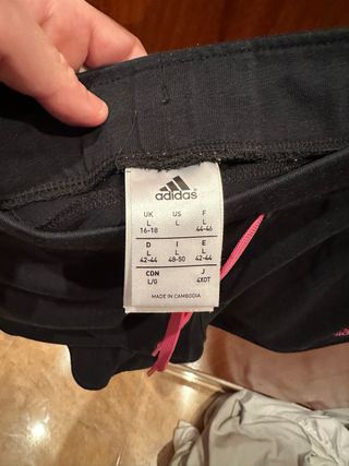 Pantalón corto deportivo Adidas negro y rosa