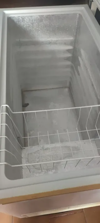 Congelatore bianco verticale