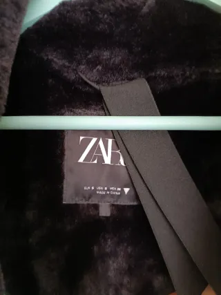 Parka de mujer Zara negra