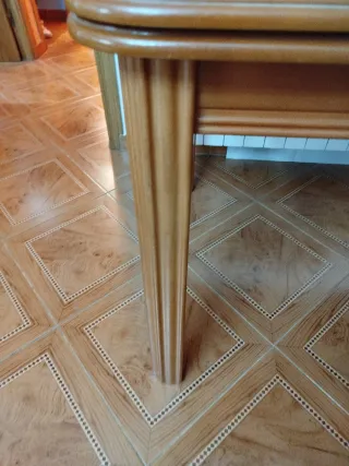 Mesa de comedor de madera y conjunto de 6 sillas