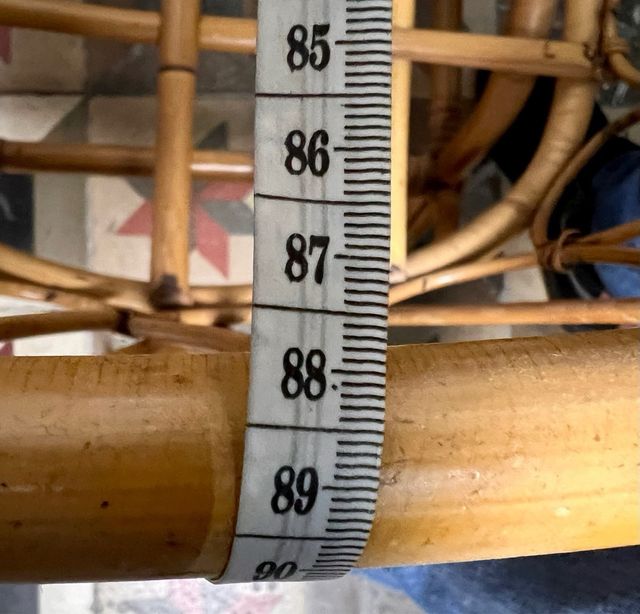 Cuna de mimbre vintage con ruedas