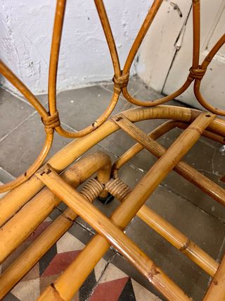 Cuna de mimbre vintage con ruedas