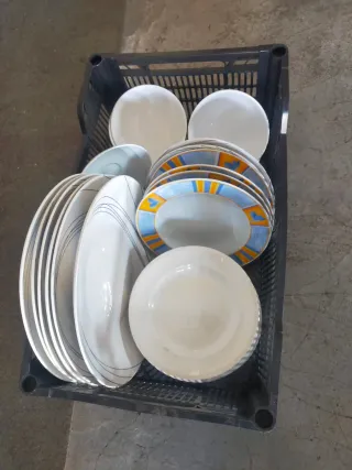 Juego tazas y platos de cerámica y 6 copas popas