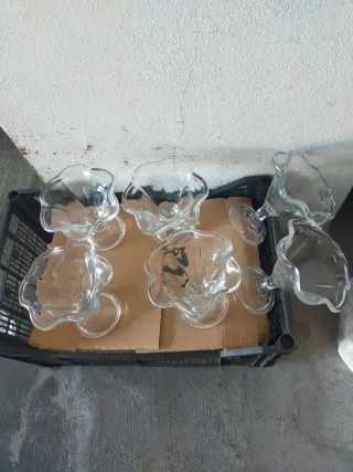 Juego tazas y platos de cerámica y 6 copas popas