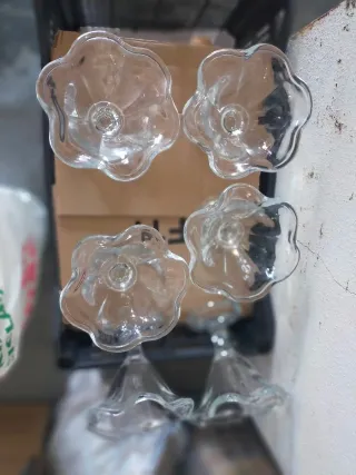 Juego tazas y platos de cerámica y 6 copas popas