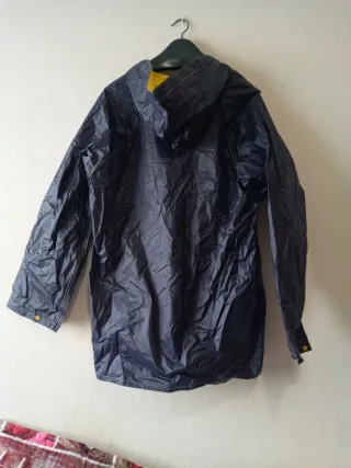 Chubasquero reversible azul y amarillo de 2 caras